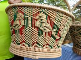 กระเช้าหวายลายขิด